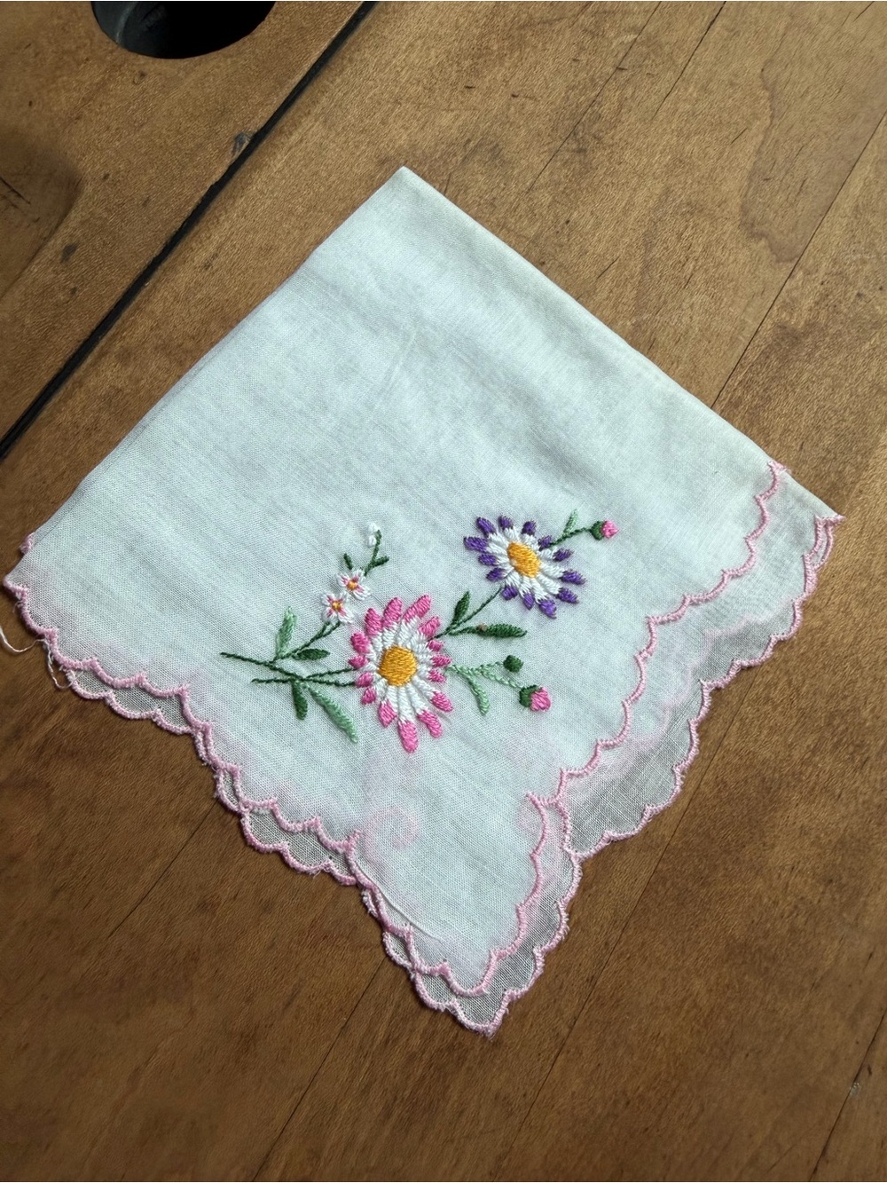 Vintage Embroidered Hankerchiefs. Set Of 4. - image 3